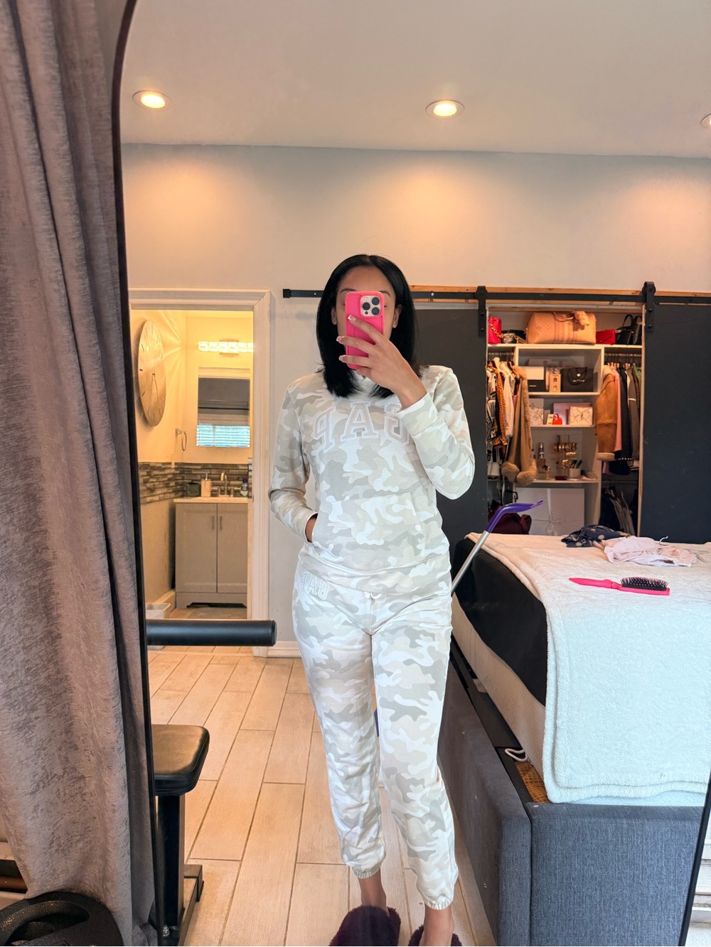 Women’s Gap Cream Camo Jogger Pants Set
